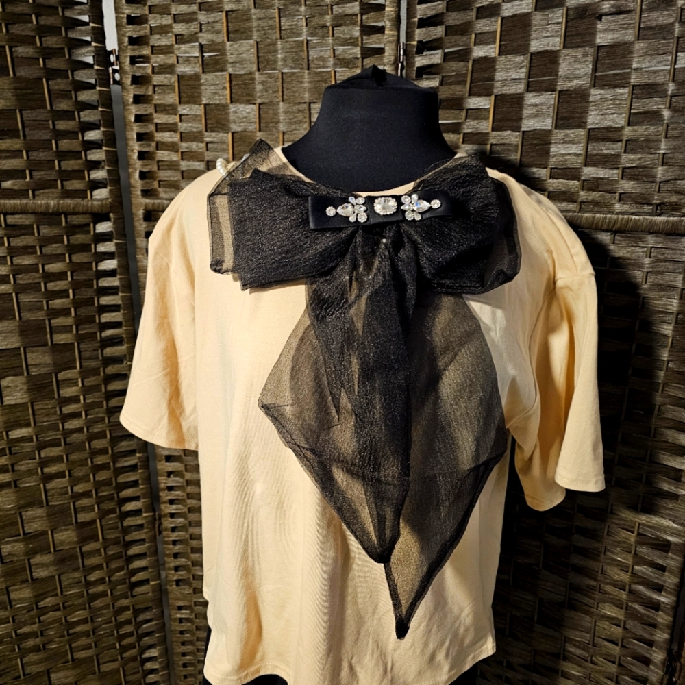 Elegant Black and Cream Women's Tshirt TOP